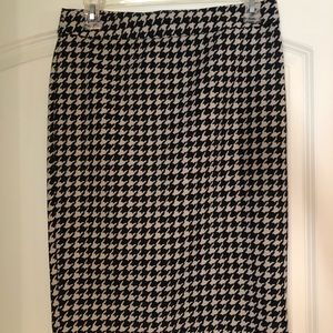 Elle Houndstooth stretchy pencil skirt